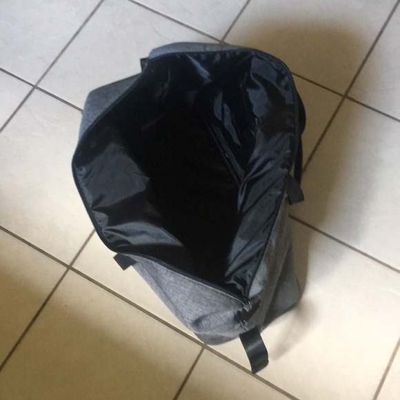 Hugo Boss duffel bag - Picture 5 of 5